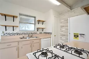 10810 Parkland Woods, Sugar Land, TX 77498 - Photo 9