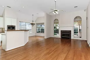 99 N Summer Cloud Dr, The Woodlands, TX 77381 - Photo 9