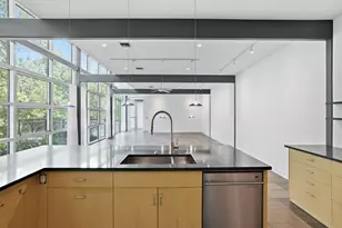 2424 White Oak Dr, Houston, TX 77009 - Photo 11