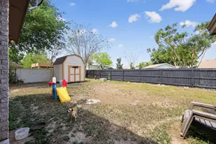901 Royal St, Edinburg, TX 78539 - Photo 7