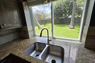 2106 Cherry Hills Dr, League City, TX 77573 - Photo 7
