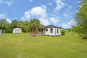 839 Yaupon St, Clute, TX 77531 - Photo 9