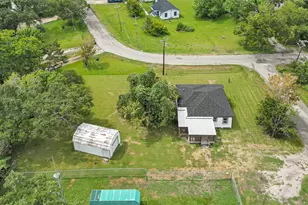 839 Yaupon St, Clute, TX 77531 - Photo 3