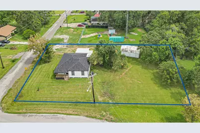 839 Yaupon Street, Clute, TX 77531 - Photo 1