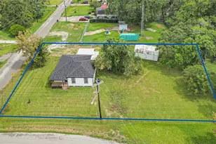 839 Yaupon St, Clute, TX 77531 - Photo 1