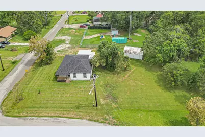 839 Yaupon Street, Clute, TX 77531 - Photo 1