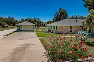 778 E Bellville St, Giddings, TX 78942 - Photo 21