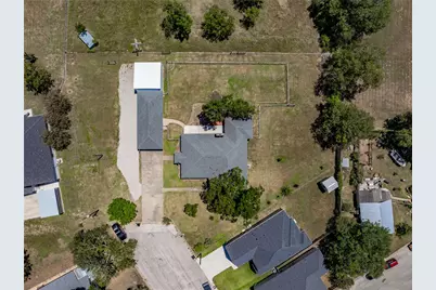 778 E Bellville Street, Giddings, TX 78942 - Photo 25