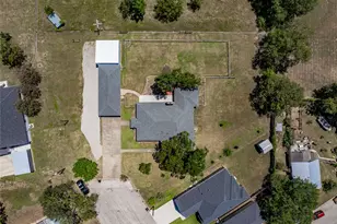 778 E Bellville St, Giddings, TX 78942 - Photo 25