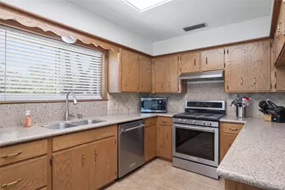 778 E Bellville Street, Giddings, TX 78942 - Photo 7