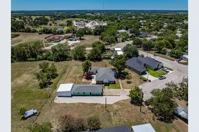 778 E Bellville Street, Giddings, TX 78942 - Photo 23