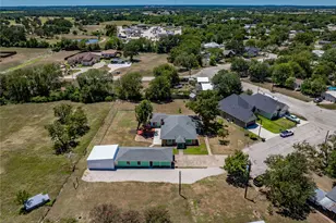 778 E Bellville St, Giddings, TX 78942 - Photo 23