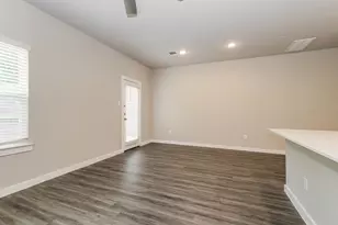 305 N Centro Cir, Shenandoah, TX 77385 - Photo 3