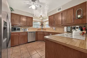 2016 Meadow Ln, Richmond, TX 77469 - Photo 9