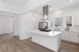 7702 Westside Villas Ln, Houston, TX 77055 - Photo 9