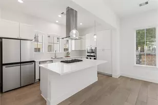 7702 Westside Villas Ln, Houston, TX 77055 - Photo 11