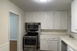 230 Laurel St, Lake Jackson, TX 77566 - Photo 3
