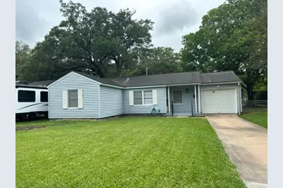 230 Laurel Street, Lake Jackson, TX 77566 - Photo 1
