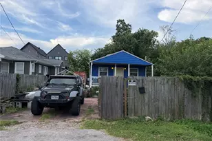 818 E 40th St, Houston, TX 77022 - Photo 5