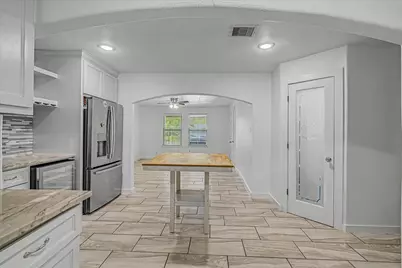 8159 Glenhollow Drive, Houston, TX 77033 - Photo 7