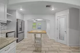 8159 Glenhollow Dr, Houston, TX 77033 - Photo 7