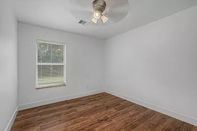 8159 Glenhollow Drive, Houston, TX 77033 - Photo 17
