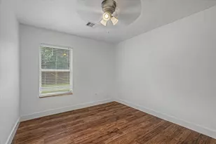 8159 Glenhollow Dr, Houston, TX 77033 - Photo 17