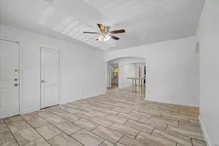 8159 Glenhollow Dr, Houston, TX 77033 - Photo 5
