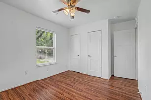 8159 Glenhollow Dr, Houston, TX 77033 - Photo 23