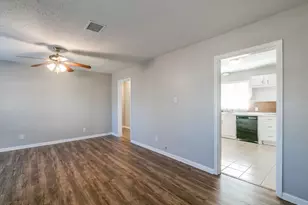 10201 Homestead Rd, Houston, TX 77016 - Photo 5