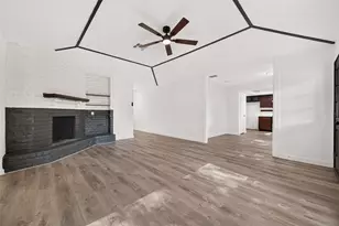 13722 New Village Ln, Sugar Land, TX 77498 - Photo 5