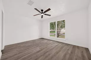 13722 New Village Ln, Sugar Land, TX 77498 - Photo 19