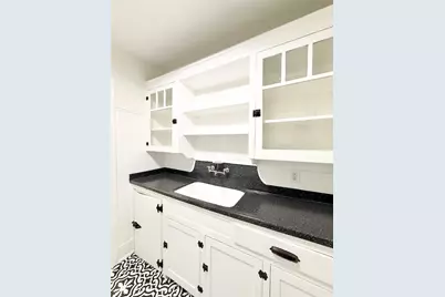 1126 Berthea Street #16, Houston, TX 77006 - Photo 9