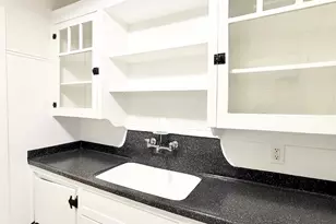 1126 Berthea St, Houston, TX 77006 - Photo 9