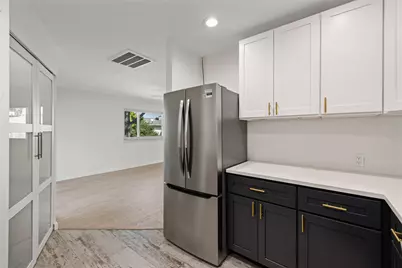 909 Silber Road #11, Houston, TX 77024 - Photo 11