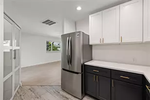 909 Silber Rd, Houston, TX 77024 - Photo 11