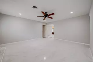 4506 Mimosa Dr, Bellaire, TX 77401 - Photo 19