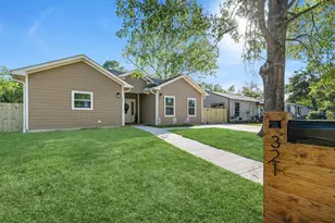 321 Briarwood Dr, Baytown, TX 77520 - Photo 3