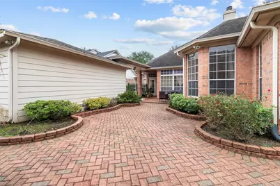 1510 Meadow Glade Court, Sugar Land, TX 77479 - Photo 17