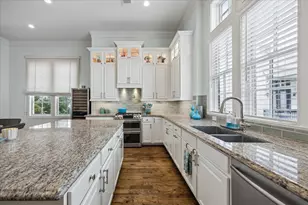 246 E 28th St, Houston, TX 77008 - Photo 3