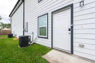 8635 Sunderland Rd, Houston, TX 77028 - Photo 23