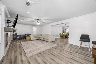 206 Melody Ln, Friendswood, TX 77546 - Photo 5
