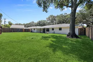704 Fleetwood St, Baytown, TX 77520 - Photo 45