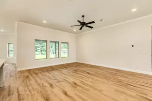 216 Creekside Ln, Lake Jackson, TX 77566 - Photo 11
