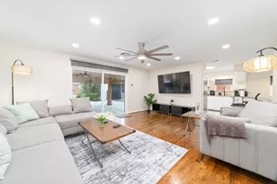 5727 Capello Dr, Houston, TX 77035 - Photo 5
