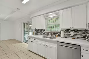 6923 Triola Ln, Houston, TX 77074 - Photo 7