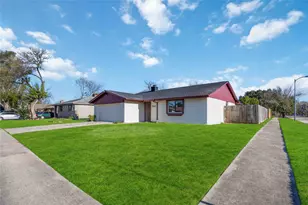 2302 Green Knoll Dr, Houston, TX 77067 - Photo 3