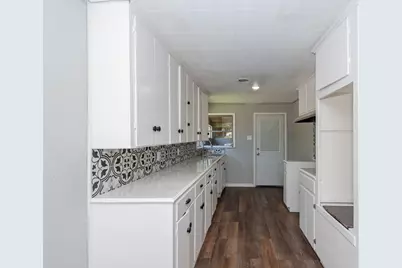 1230 W 4th Street, Freeport, TX 77541 - Photo 17