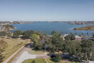 18502 Vinland Dr, Nassau Bay, TX 77058 - Photo 5