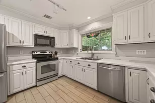 10807 Oasis Dr, Houston, TX 77096 - Photo 9